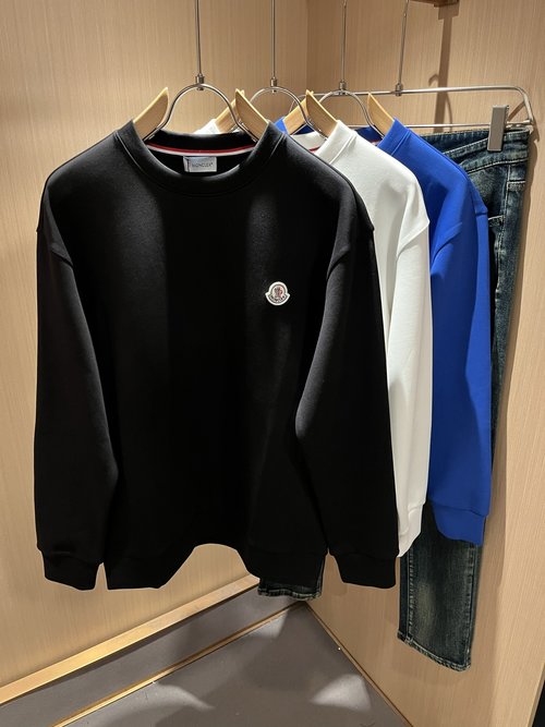 Moncler Comfortable Long Sleeve Sweatshirt with Logo Badge