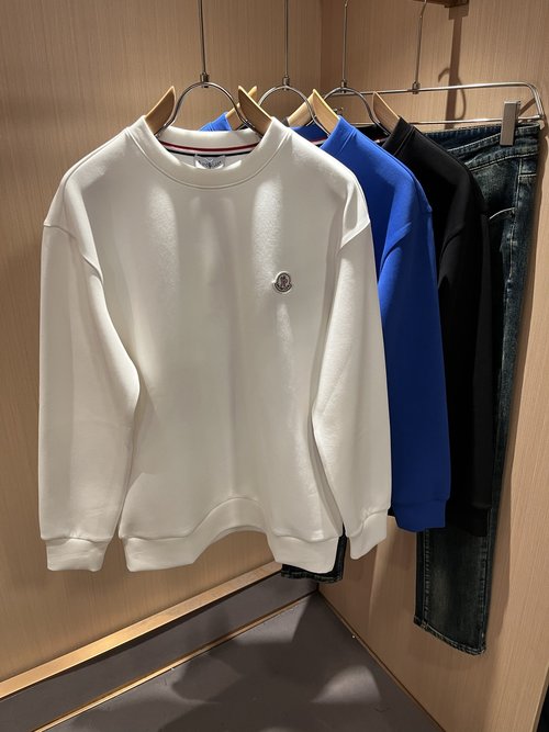 Moncler Comfortable Long Sleeve Sweatshirt with Logo Badge