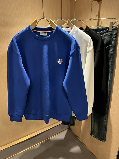 Moncler Comfortable Long Sleeve Sweatshirt with Logo Badge