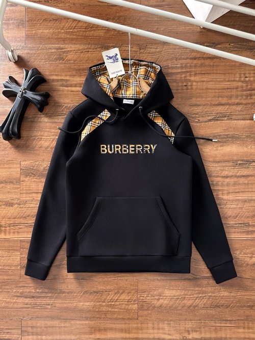 Burberry Stylish Unisex Hoodie with Logo in Premium Cotton