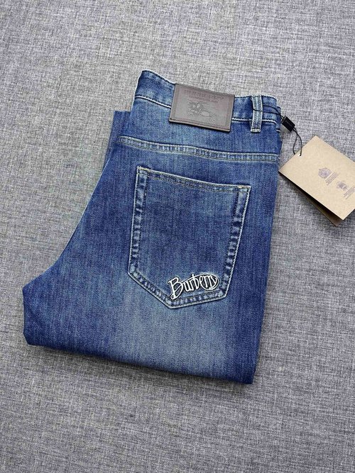 Burberry Comfortable Denim Jeans with British Style