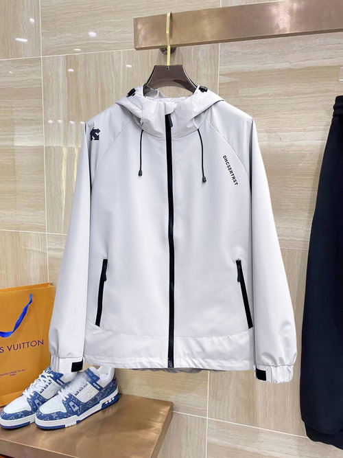 Descente Double-sided Jacket with High Comfort and Good Fit