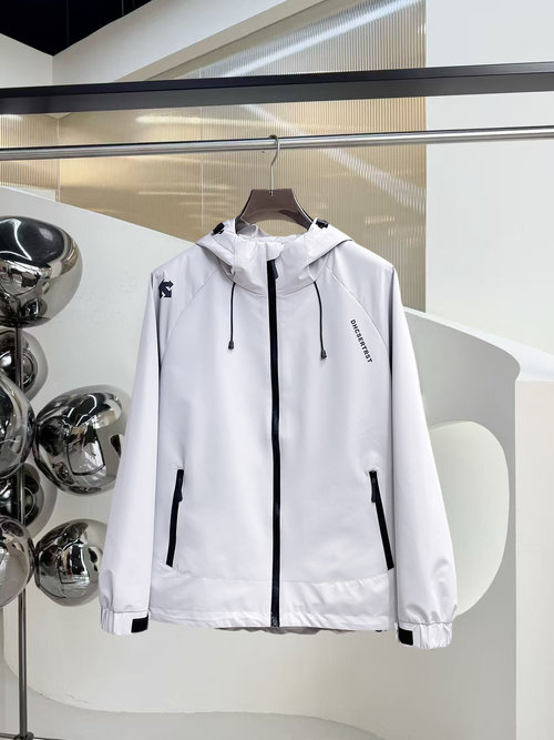 Descente Reversible Jacket with High Comfort and Good Fit