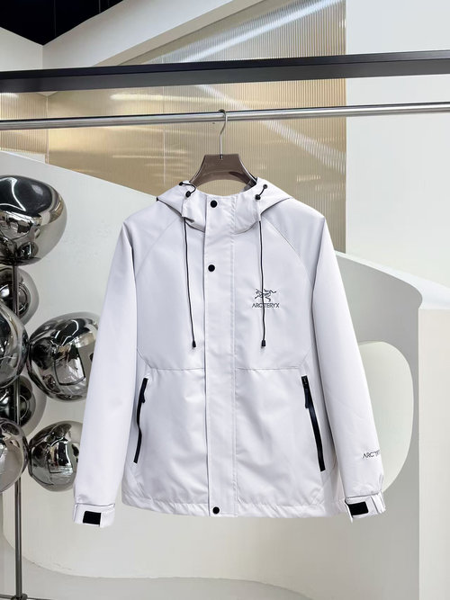 ArcTeryx Reversible Jacket Made of High - Quality Fabric