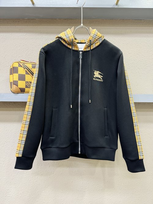 Burberry Luxurious and Cozy Open Jacket