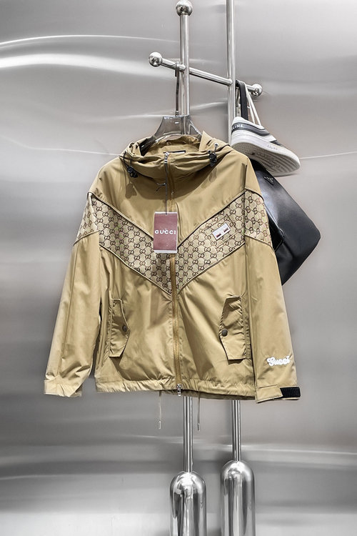 Gucci Premium Jacket with Brand Elements and High Comfort Level