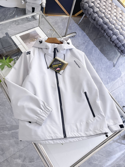 Descente Pre-released Jacket with High-quality Design
