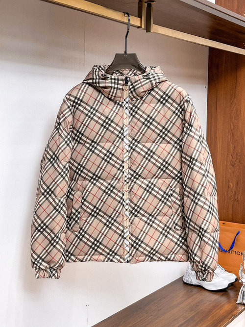 Burberry High - end 90 - down Jacket with Logo & Colorful Design