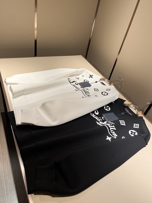 Louis Vuitton Unisex Long - sleeve Sweatshirt with Logo Print