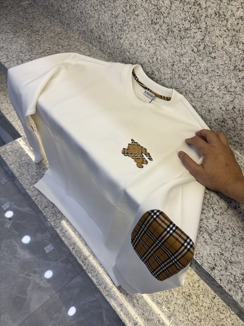 Burberry Soft and Breathable Logo Embroidery Sweatshirt