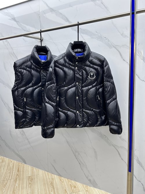 Moncler Fashionable Down Jacket with Logo Embroider