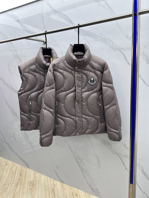 Moncler Fashionable Down Jacket with Logo Embroider