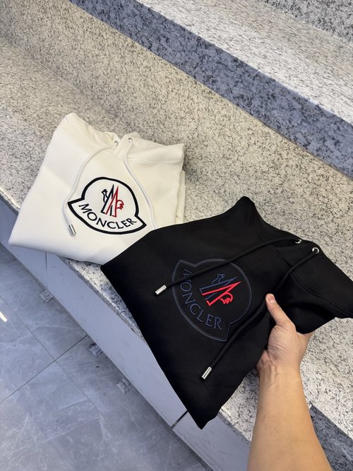 Moncler Hooded Pocket Sweatshirt with Icon Embroidery