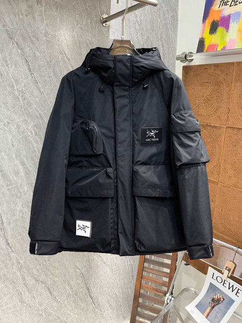 ArcTeryx Premium 90-Down Jacket with Logo & Color Blocking