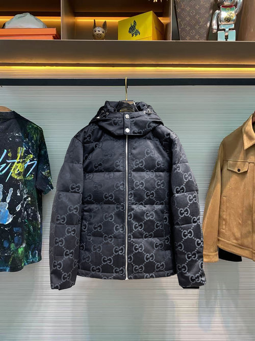 Gucci Premium 90% Down Jacket with Classic Logo
