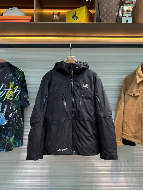 ArcTeryx High - End Down Jacket with 90% Down and Classic Logo