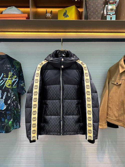 Gucci Premium Down Jacket with 90% Down and Tricolor Logo