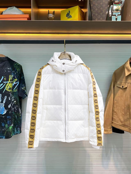 Gucci Premium Down Jacket with 90% Down and Tricolor Logo