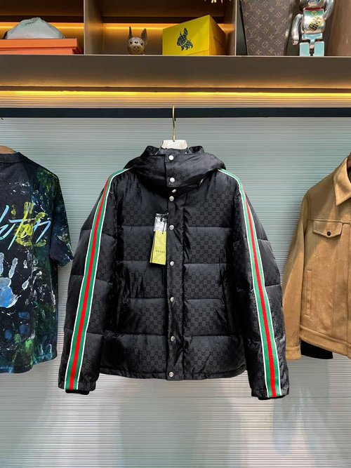 Gucci Premium 90% Down Jacket with Logo and Color Block