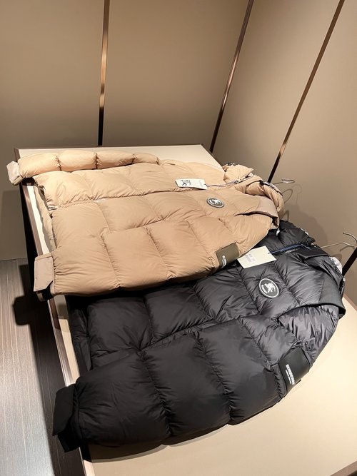 Burberry Down Jacket Made of Memory Fabric