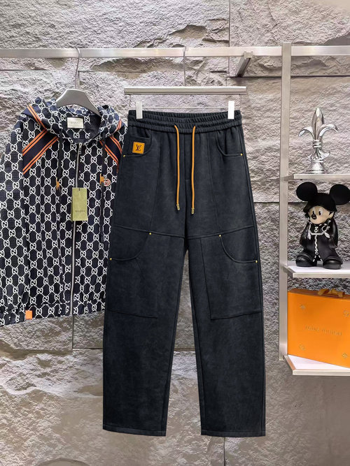 Louis Vuitton Elegant Casual Pants with Timeless Brand Logo