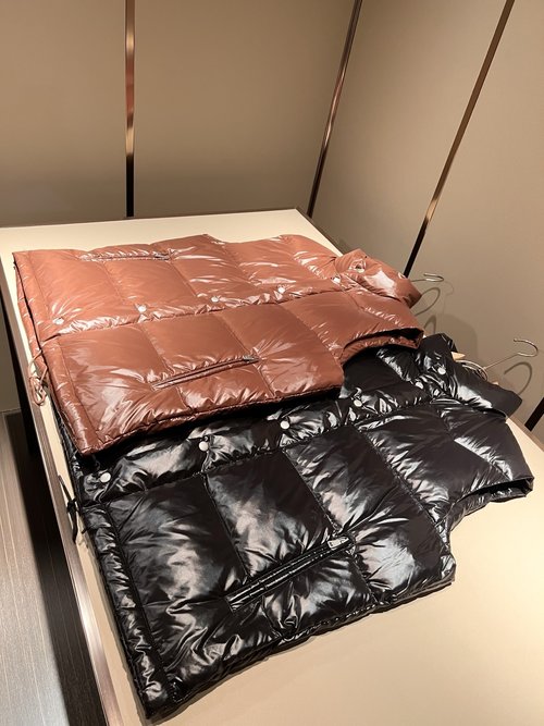 Prada Waterproof Down Vest with Logo Decoration