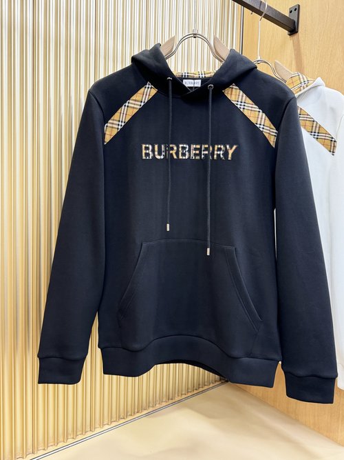Burberry Hooded Sweatshirt with Classic Logo, Soft Fabric