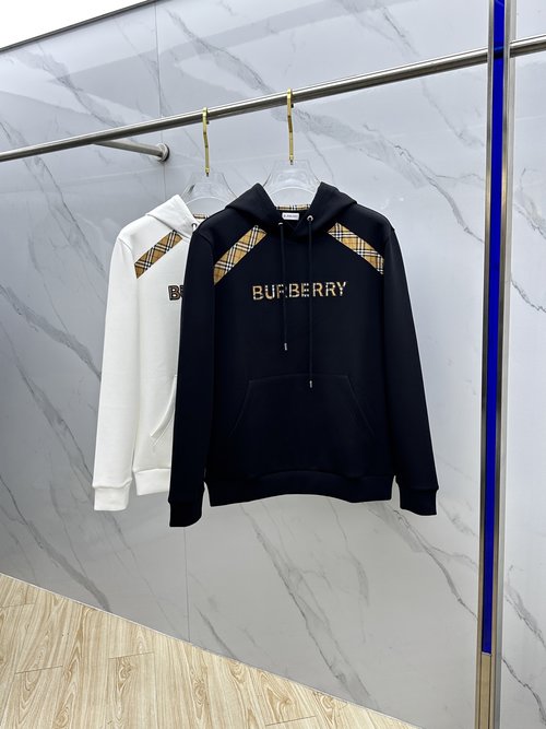 Burberry Soft Knit Hoodie Suitable for All Body Types
