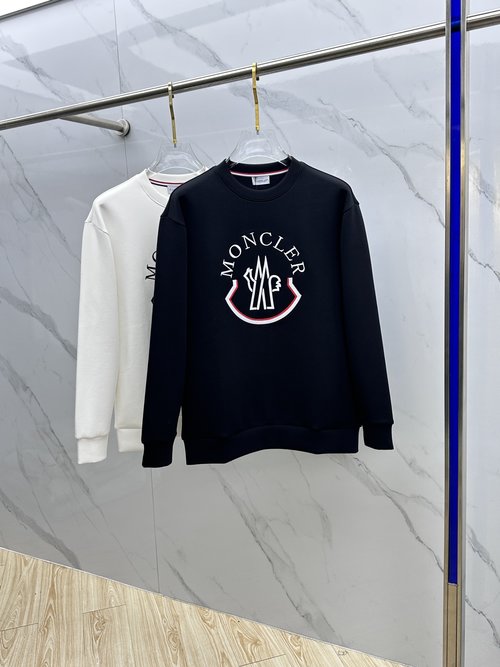 Moncler Embroidered Round-Neck Pullover Sweatshirt with Elegance
