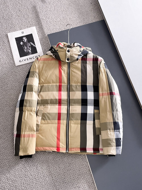 Burberry Premium 90% Down Jacket Featuring Logo and Stylish Design