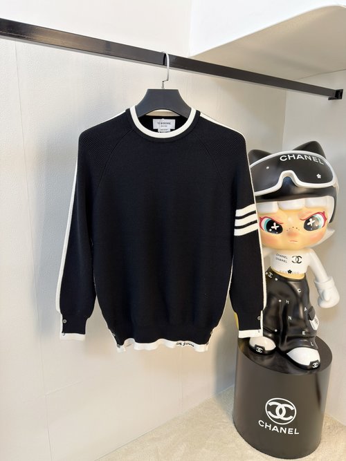Thom Browne High-quality Knitted Wool Sweater with Logo