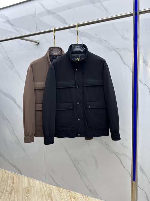 Loro Piana Stylish Stand - Collar Down Jacket for a Versatile Appearance