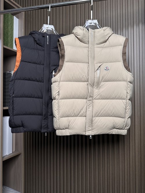 Moncler Detachable Hood Down Vest with Anti-pilling Fabric