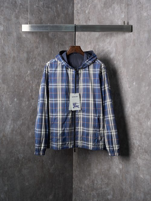 Burberry Reversible Hooded Jacket with Logo Decoration