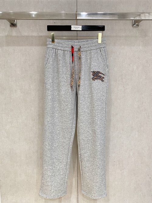 Burberry Warm and Stylish Straight-leg Casual Pants