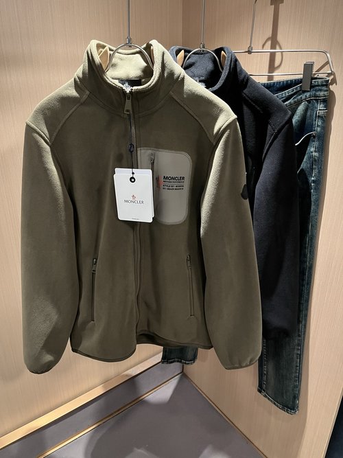 Moncler Unisex Fleece Jacket for Temperature Regulation