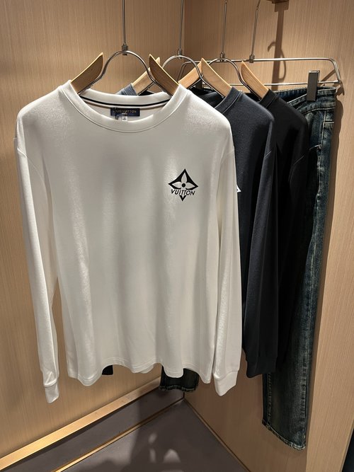 Louis Vuitton Long-sleeved Base Layer with Fashionable Logo