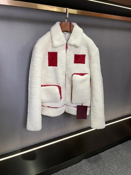 Louis Vuitton Luxury Fur-Integrated Outerwear with Exquisite Craftsmanship