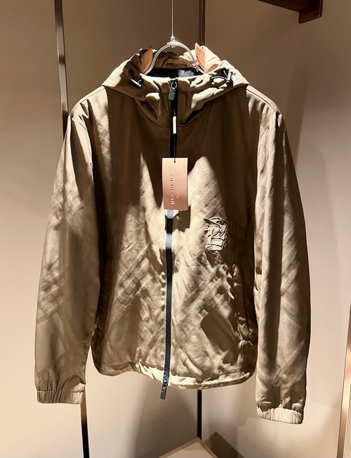 Burberry Jacket Made of Memory Fabric with Embroidery Design