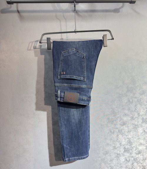 Hermes Comfortable and Stylish Straight-Leg Jeans