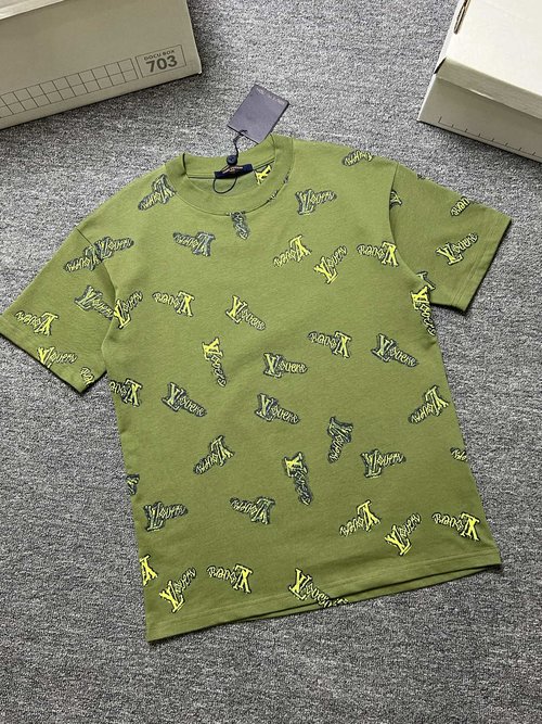 Louis Vuitton Black, White and Green Short Sleeve T-Shirt, 300g Fabric