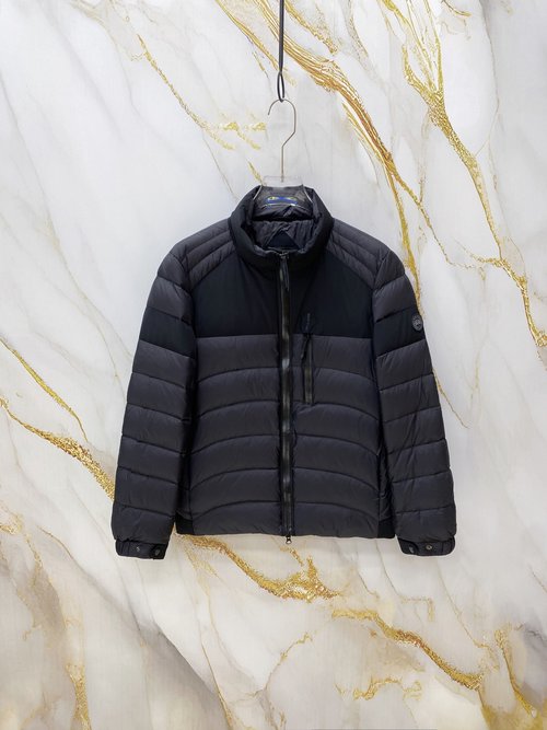 Canada Goose Lightweight Down Jacket with 90% White Duck Down Filling