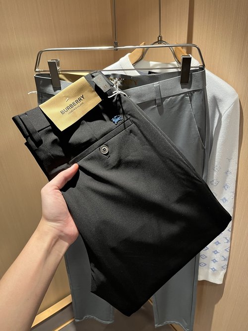 Burberry Classic and Stylish Straight-leg Casual Pants