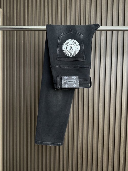 Louis Vuitton Premium Soft Denim Slim Fit Jeans for All Occasions