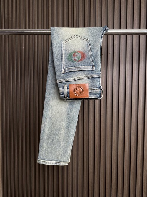Gucci Soft Comfortable Slim Straight Jeans
