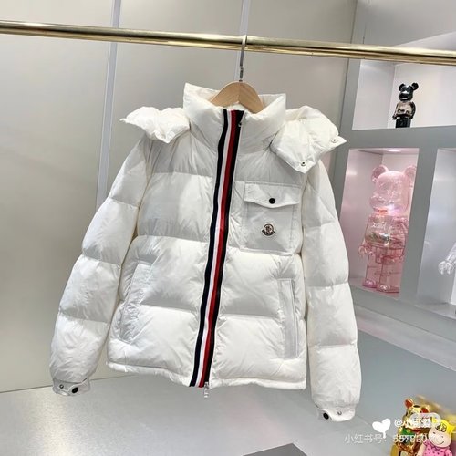 Moncler Fashionable Down Jacket with High-quality Materials