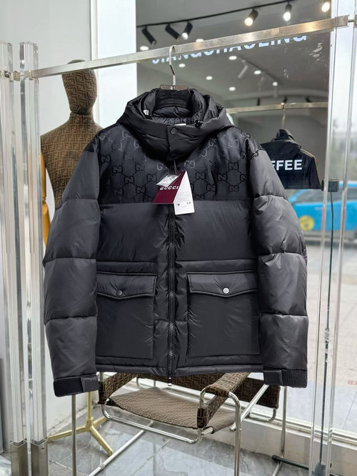 Gucci Premium 90% Down Jacket with Logo and Colorful Design