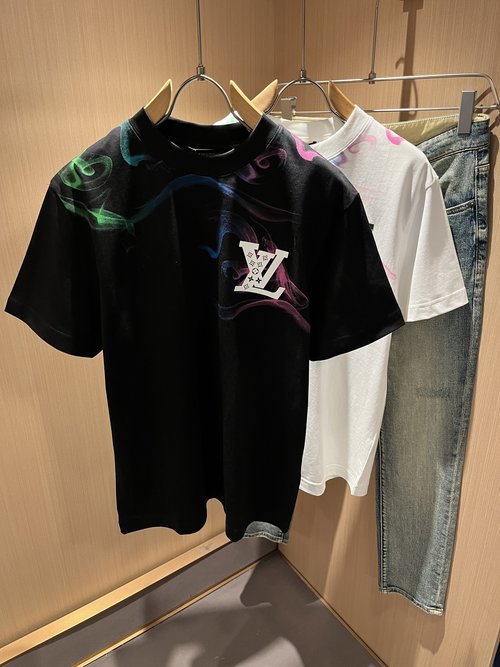 Louis Vuitton Stylish All-Cotton Short-Sleeve T-Shirt with Pressed Logo