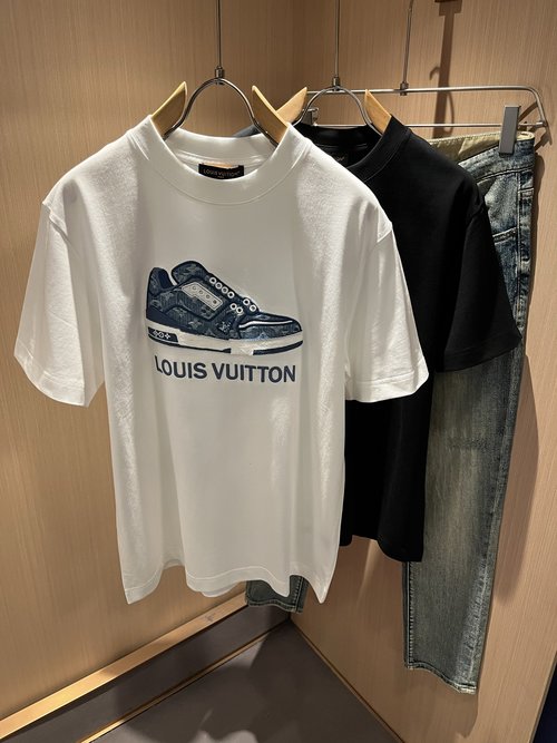 Louis Vuitton Fashionable Unisex Short-Sleeved Cotton T-Shirt