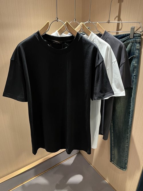 Louis Vuitton Stylish Unisex Short-Sleeve T-Shirt in Cotton